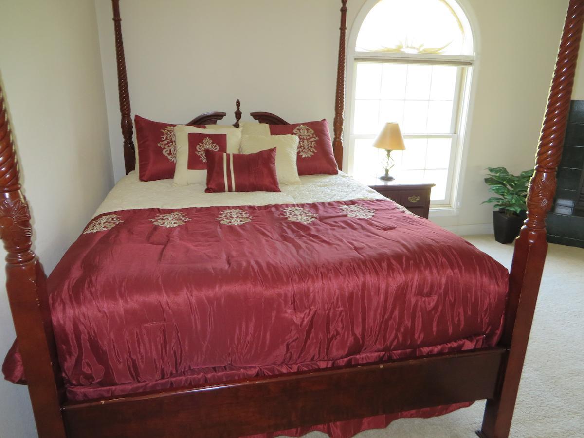 Lafayette Grand Manor Apartment Waynesville Room photo