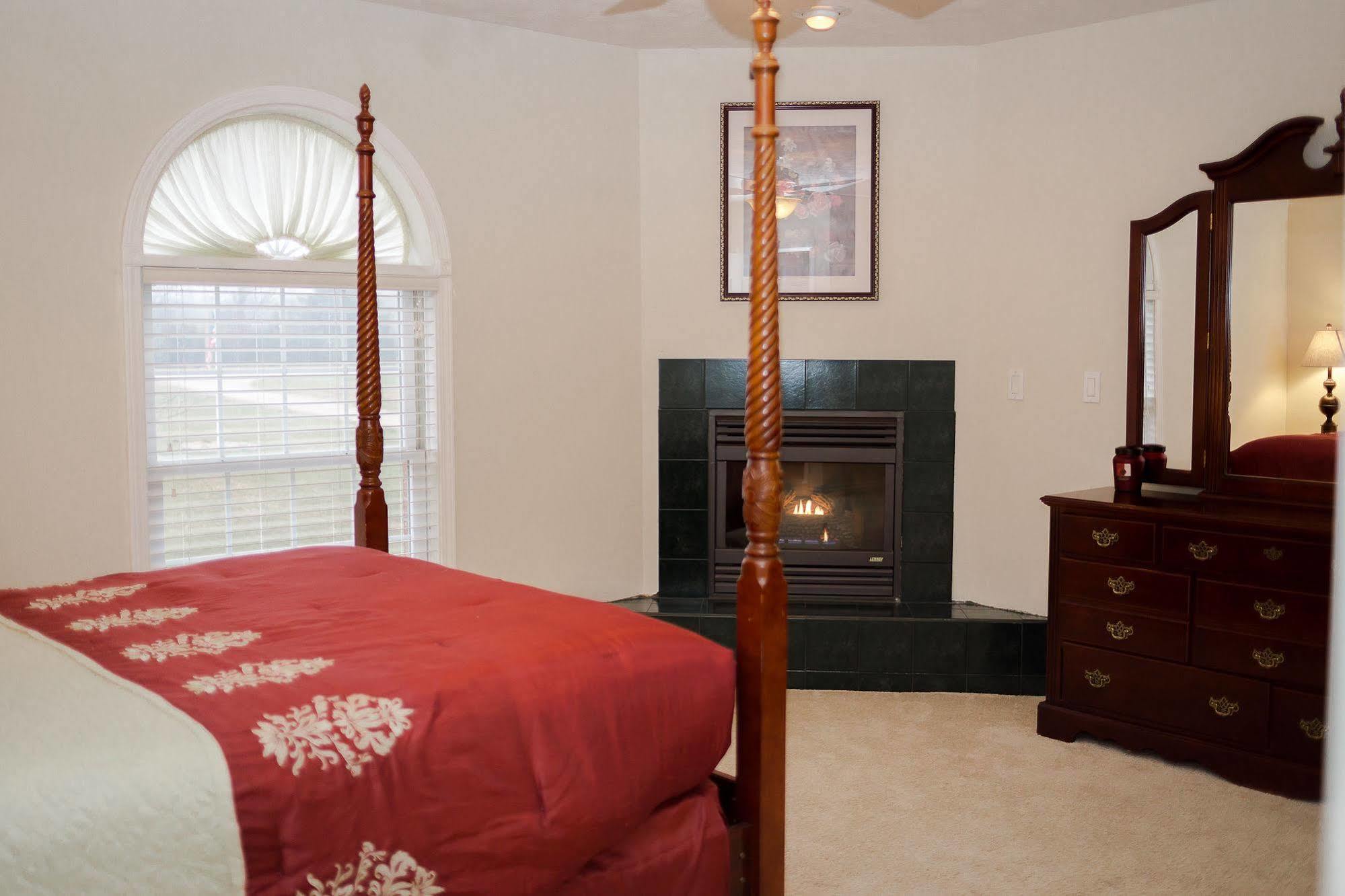 Lafayette Grand Manor Apartment Waynesville Exterior photo